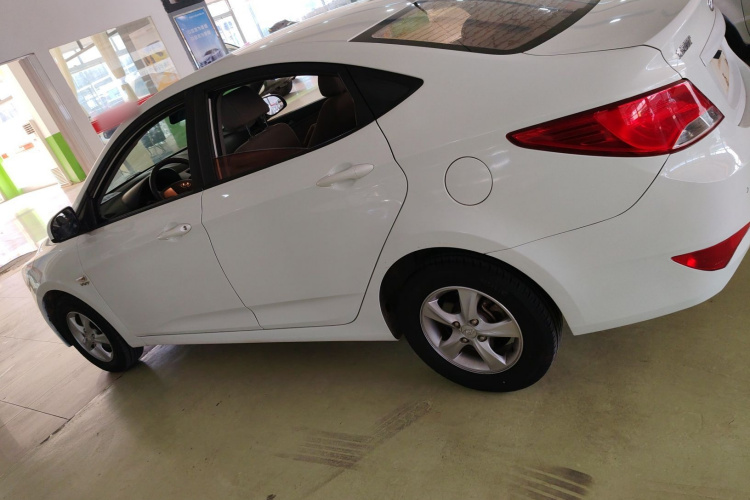 现代 瑞纳 2016款 1.4L 手动智能型GLS车身外观6003