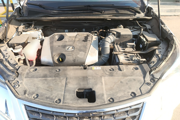 雷克萨斯NX 2020款 200 前驱 锋行版 国VI机舱底盘24