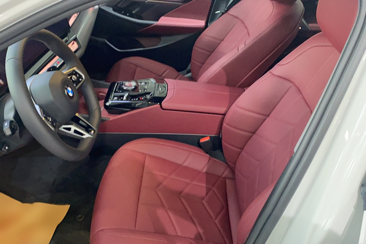 宝马5系 2025款 530Li 领先型 M运动套装局部细节19