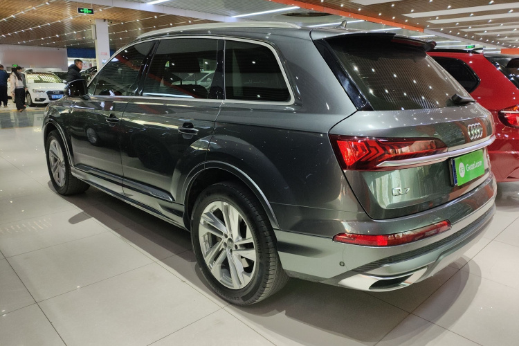 奥迪Q7 2021款 45 TFSI quattro S line运动型车身外观6003