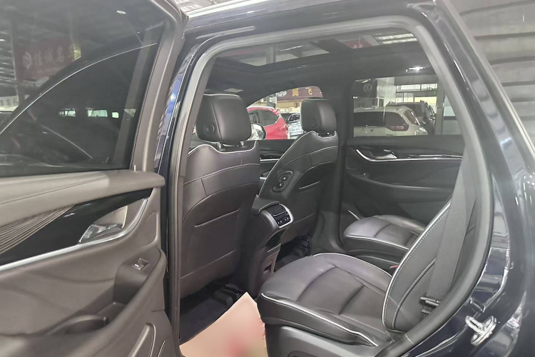 别克 昂科旗 2022款 652T 四驱尊享旗舰型 6座中控内饰7010