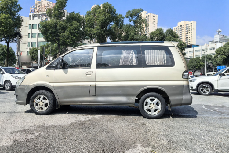 东风风行 菱智 2016款 M3 1.6L 7座豪华型 国IV车身外观6005