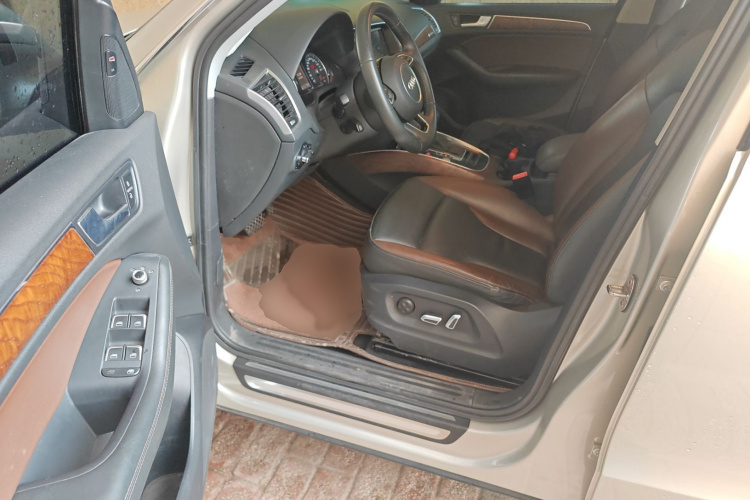 奥迪Q5 2017款 Plus 40 TFSI 技术型中控内饰7003