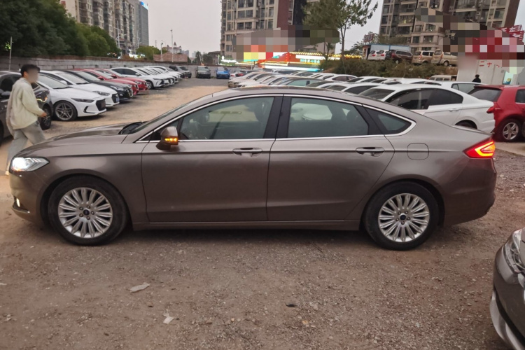 福特 蒙迪欧 2013款 2.0L GTDi200时尚型车身外观4