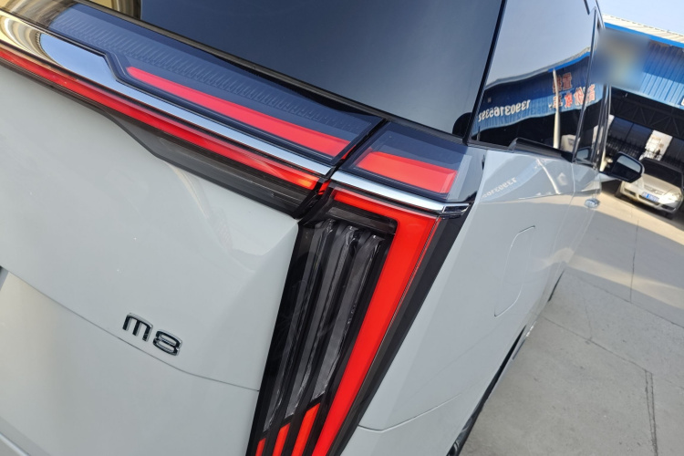 广汽传祺 传祺M8 2024款 大师系列 400T 至尊版车身外观9