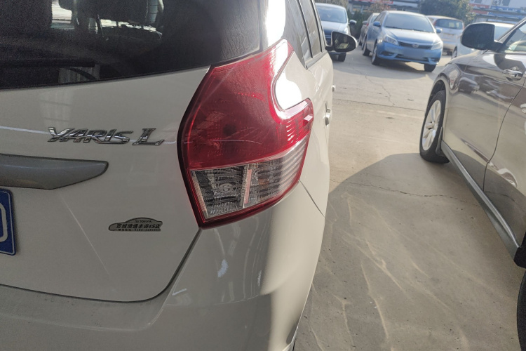 丰田 YARiS L 致炫 2016款 1.5E 自动劲速版车身外观9