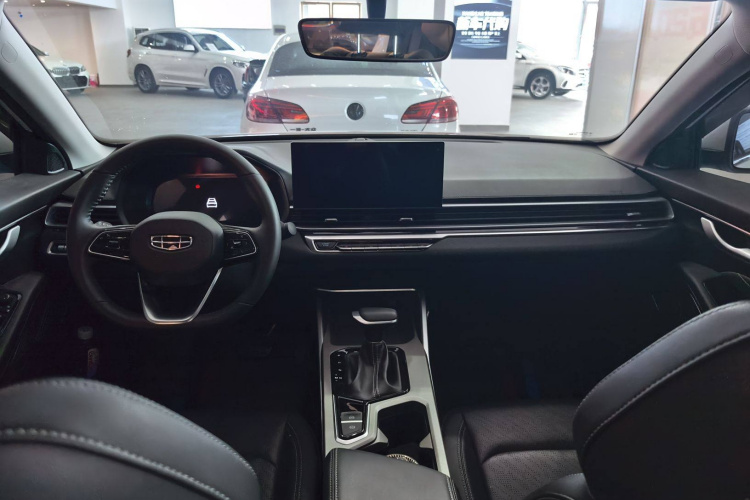 吉利汽车 帝豪 2023款 第4代冠军版 1.5L CVT尊贵型中控内饰7003