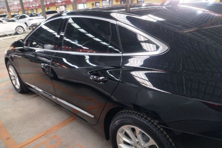 别克 君越 2022款 552T 豪华型车身外观6003