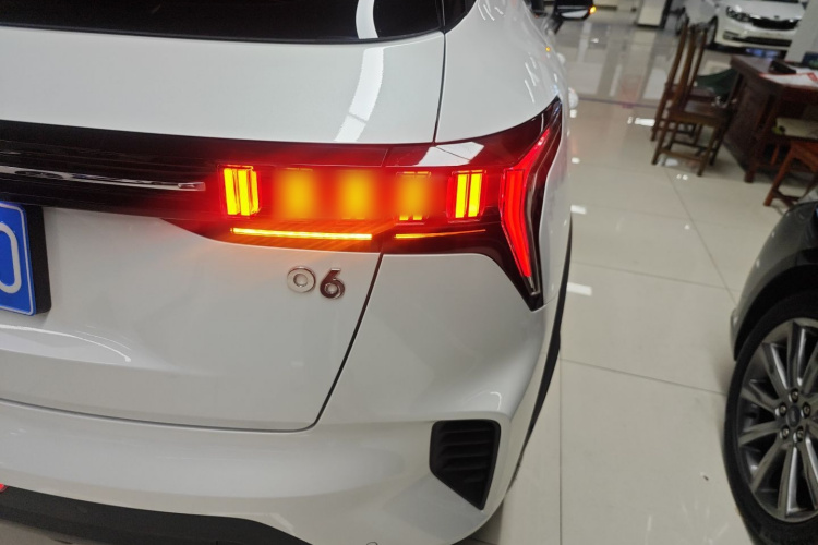 领克06 2023款 Remix 1.5T 劲Halo车身外观9