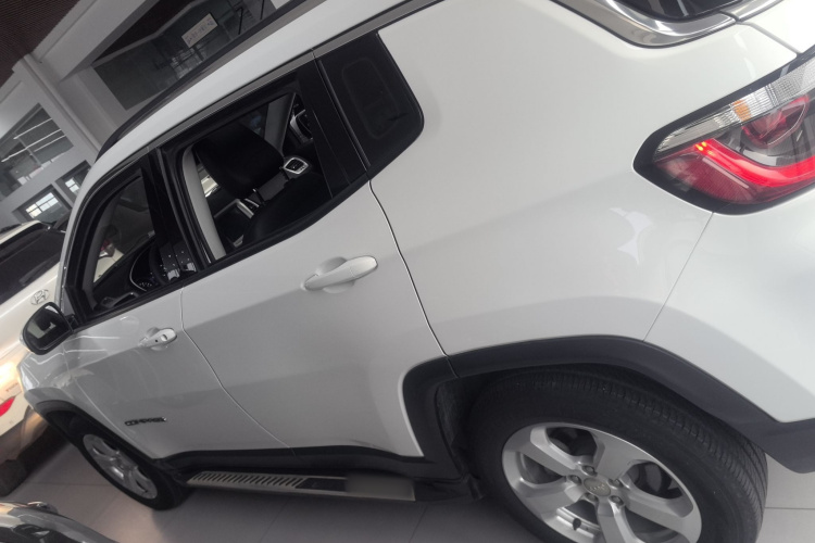 Jeep 指南者 2017款 200T 自动家享版车身外观4