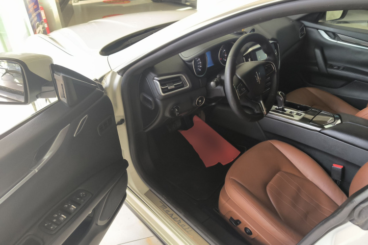 玛莎拉蒂 Ghibli 2014款 3.0T 标准版中控内饰20