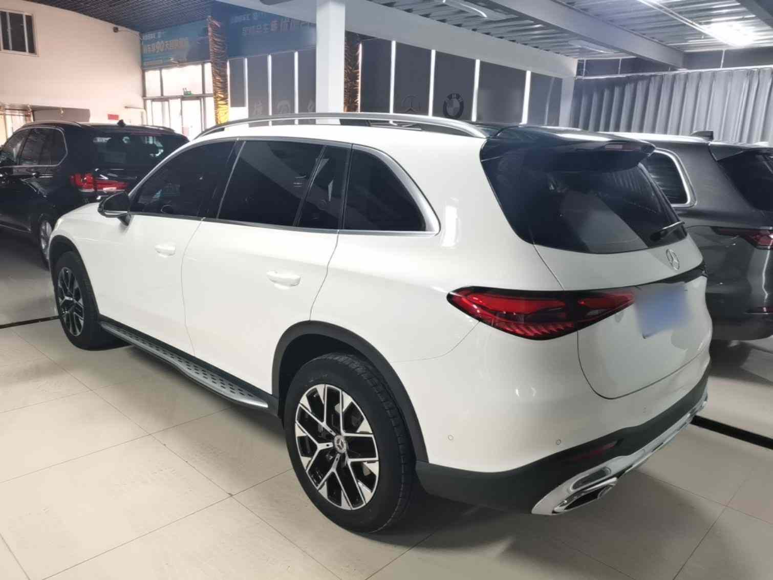 奔驰GLC 2023款 GLC 260 L 4MATIC 动感型 7座(3)
