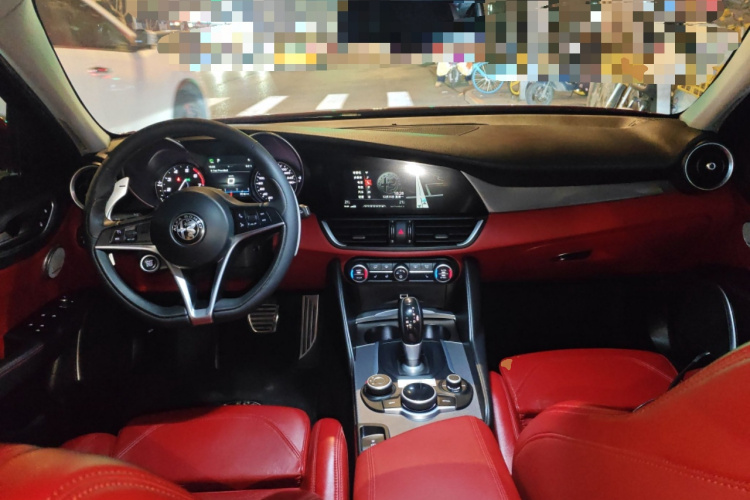 阿尔法·罗密欧 Giulia朱丽叶 2017款 2.0T 280HP Milano限量版中控内饰12