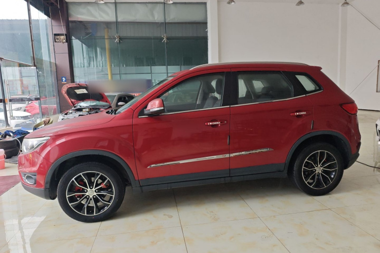 一汽 森雅R7 2016款 1.6L 手动尊贵型车身外观4