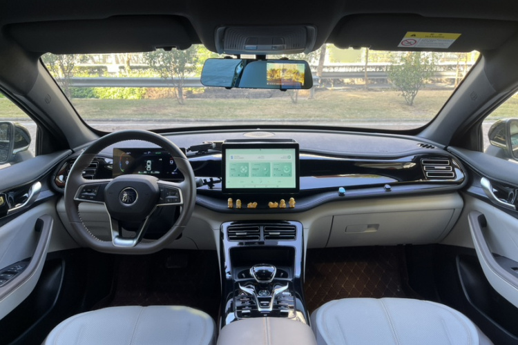 比亚迪 秦PLUS 2024款 荣耀版 DM-i 55KM领先型车身外观6005