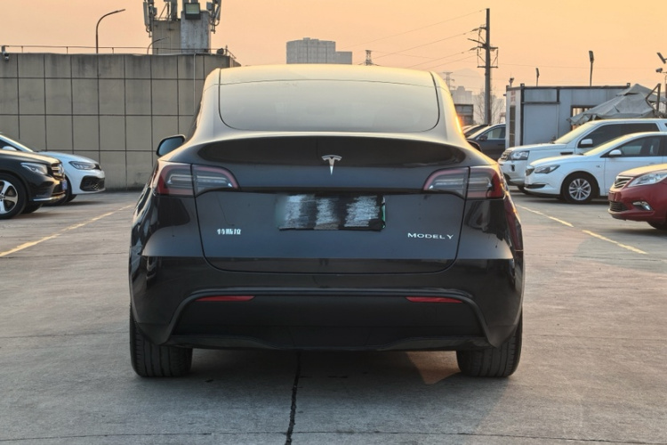 特斯拉 Model Y 2023款 后轮驱动版车身外观6002
