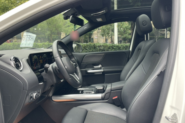 奔驰B级 2022款 改款 B 200 动感型中控内饰7004