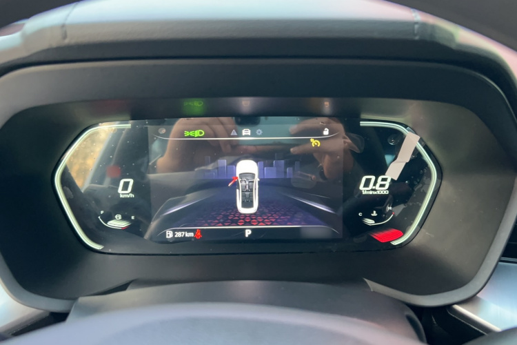 名爵 MG5 2022款 180DVVT CVT青春豪华版局部细节14