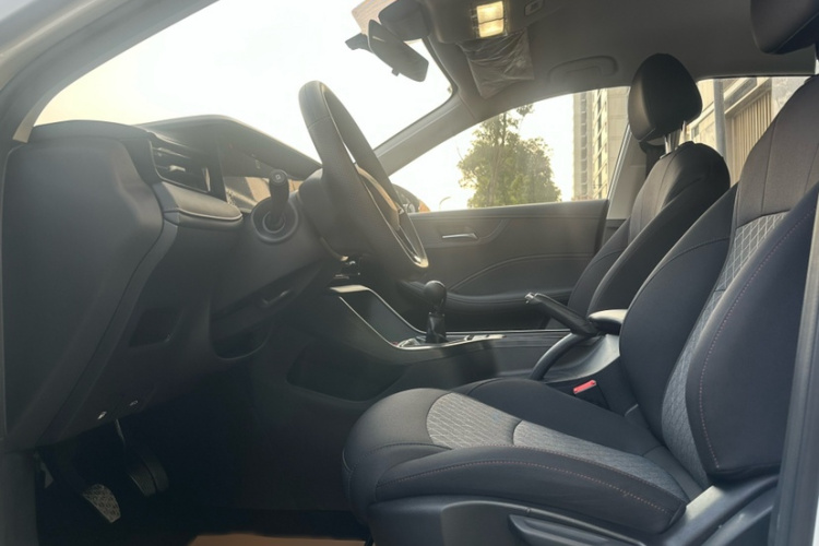 荣威i5 2023款 1.5L 手动舒享版局部细节19