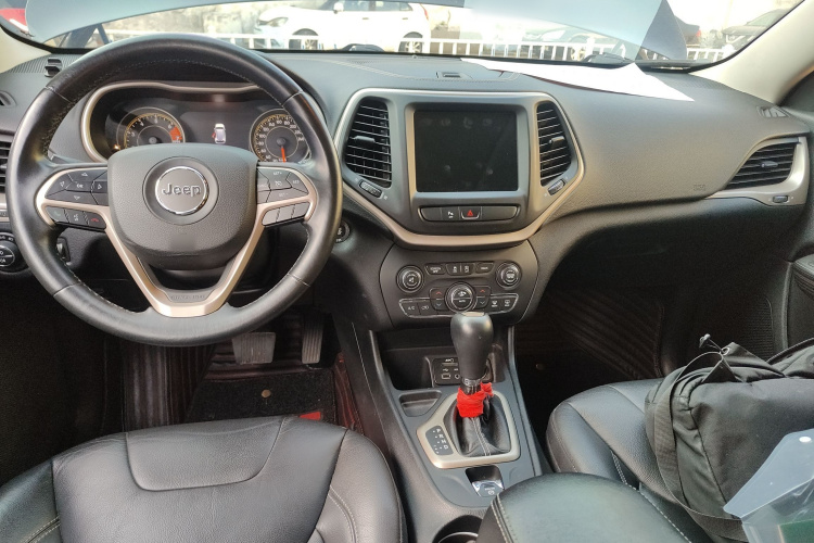 Jeep 自由光 2017款 2.0L 优越版中控内饰12