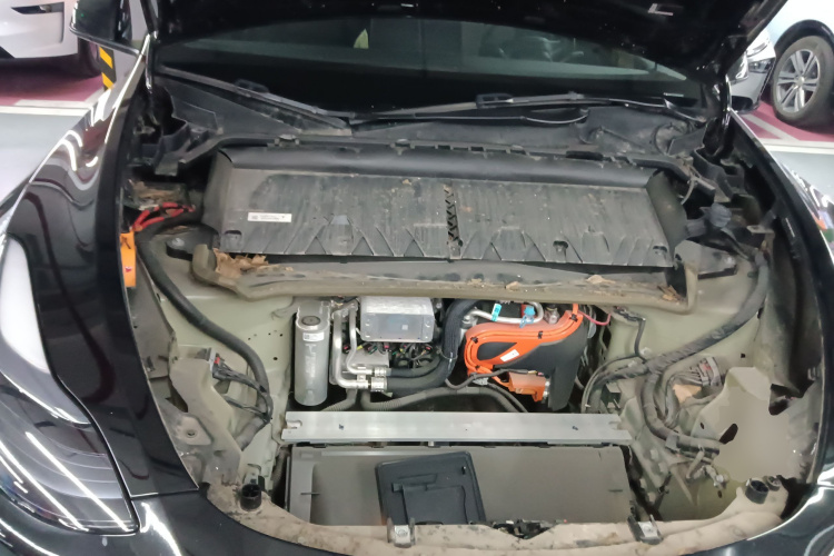 特斯拉 Model Y 2022款 改款 后轮驱动版机舱底盘24