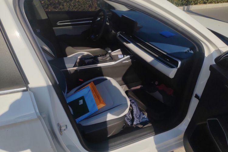 吉利汽车 帝豪 2022款 第4代 1.5L CVT旗舰型局部细节9005