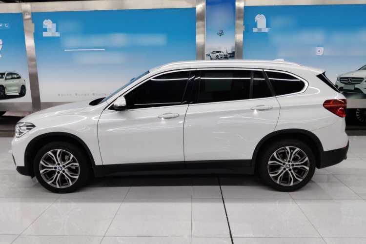 宝马X1 2019款 sDrive20Li 领先型车身外观6003