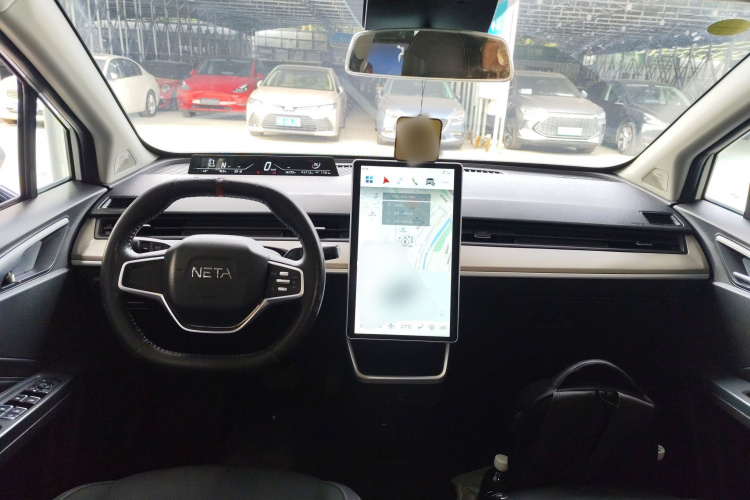 哪吒汽车 哪吒V 2021款 标准续航版升级型中控内饰12