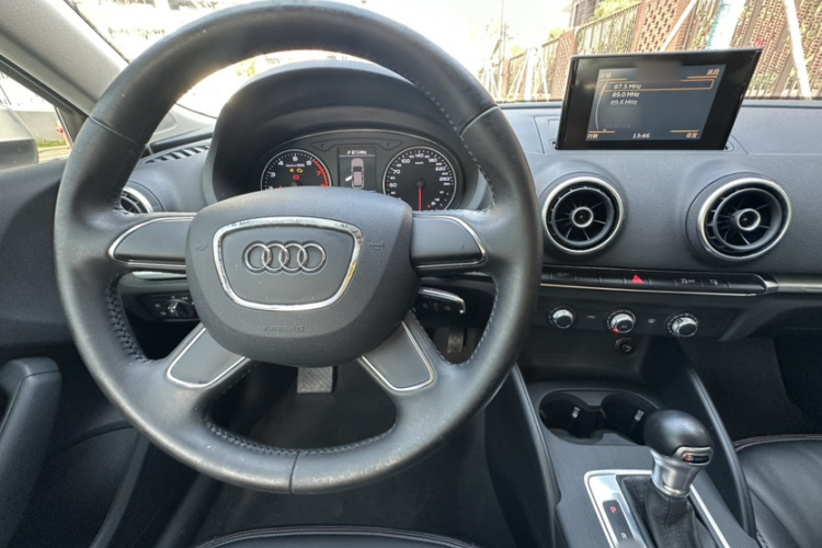 奥迪A3 2014款 Sportback 35 TFSI 自动进取型中控内饰7006