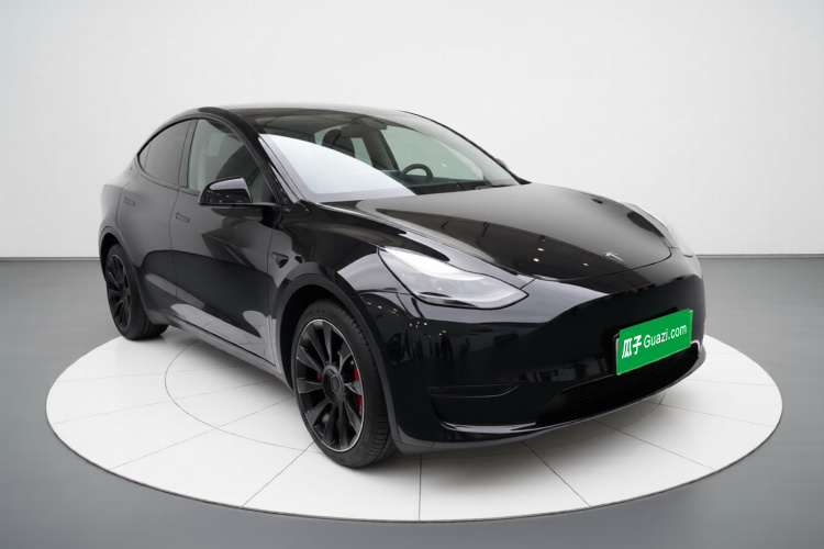 特斯拉 Model Y 2021款 标准续航后驱版车身外观3