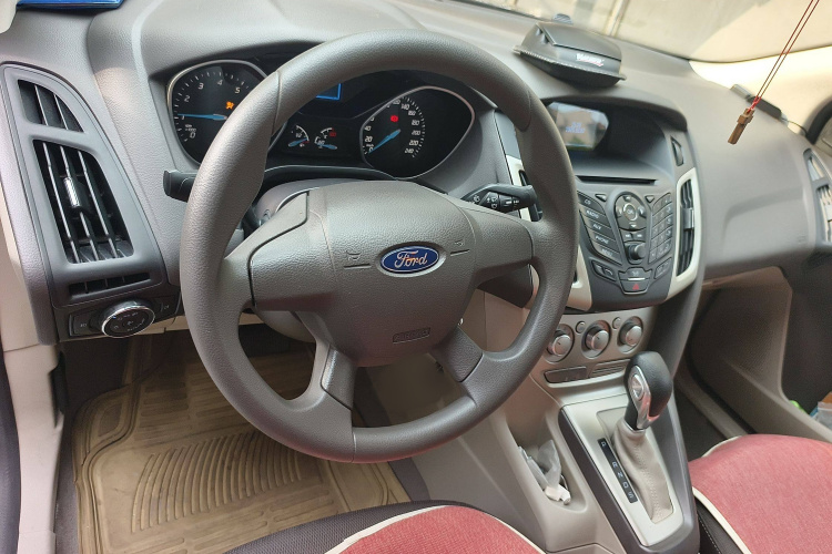 福特 福克斯 2012款 三厢 1.6L 自动舒适型局部细节13