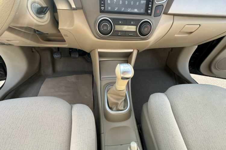 日产 轩逸 2012款 经典 1.6XE 手动舒适版局部细节18