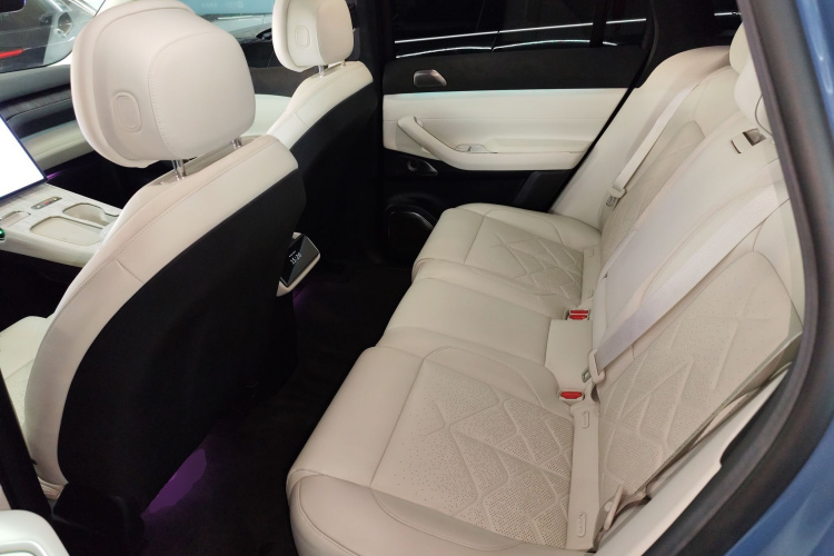 蔚来ES7 2022款 100kWh 首发版中控内饰21