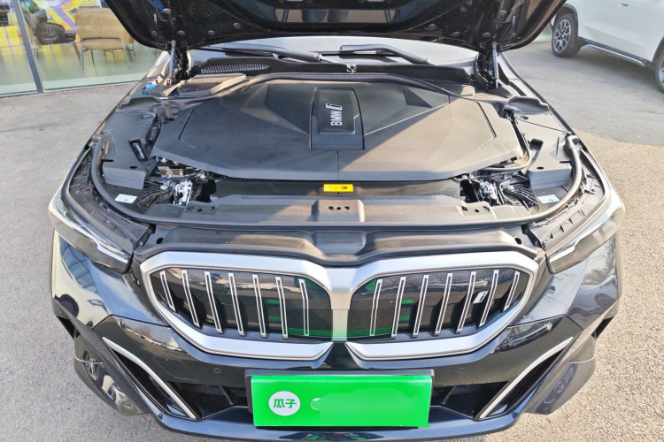 宝马i5 2024款 eDrive 35L M运动套装机舱底盘24