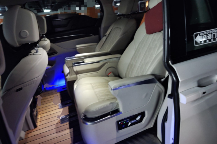 别克GL8 2020款 ES陆尊 653T 舒适型中控内饰21