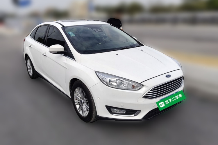 福特 福克斯 2017款 三厢 EcoBoost 180 自动旗舰型车身外观3