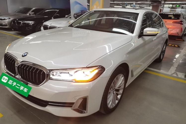 宝马5系 2022款 改款二 525Li 豪华套装车身外观1