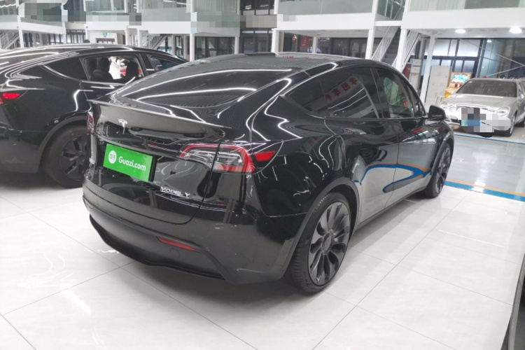 特斯拉 Model Y 2022款 Performance高性能全轮驱动版车身外观7
