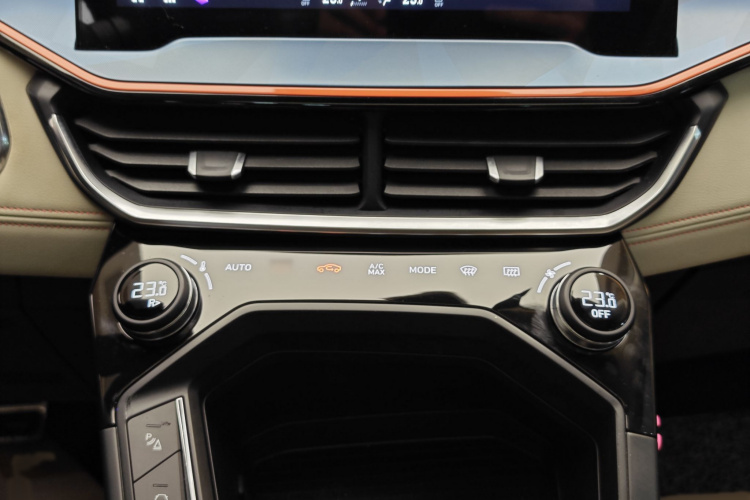 领克06 2020款 1.5T 耀Halo局部细节16