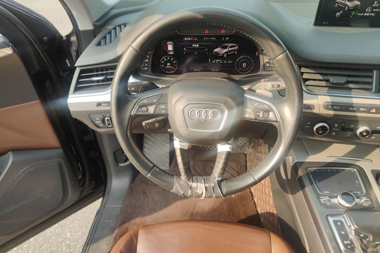 奥迪Q7 2016款 40 TFSI 舒适型中控内饰13