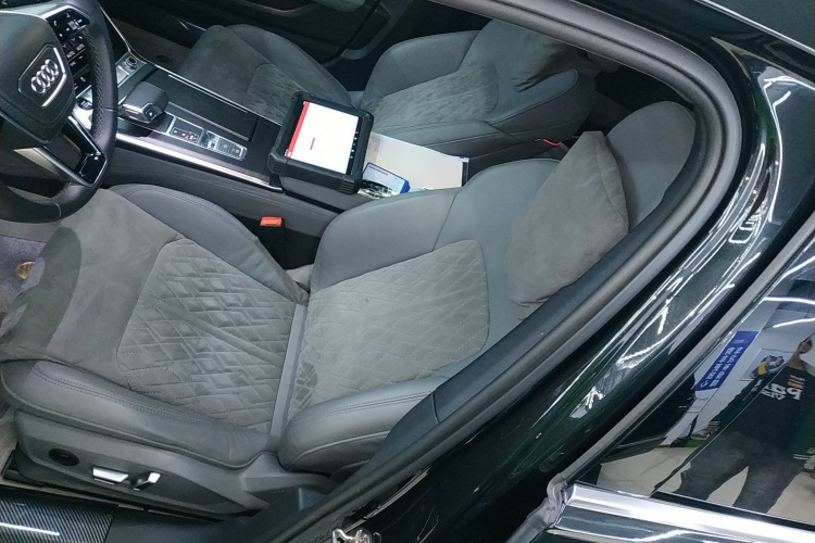 奥迪A6L 2023款 改款 55 TFSI quattro 尊享动感型局部细节19