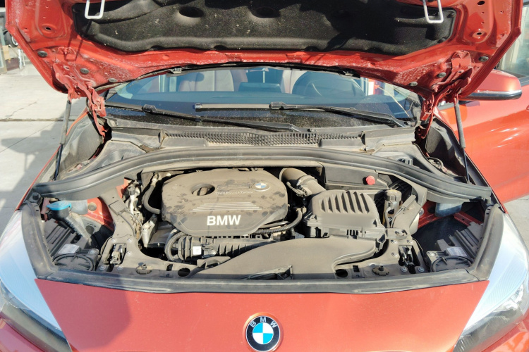 宝马2系旅行车 2016款 218i 时尚型机舱底盘24