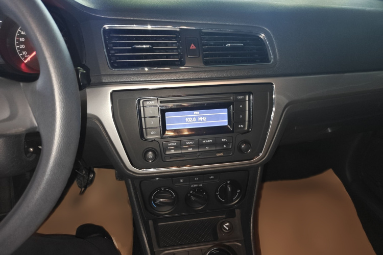 大众 朗逸 2015款 1.6L 手动风尚版局部细节16