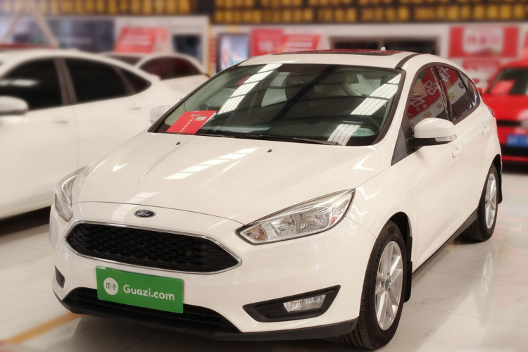 福特 福克斯 2018款 两厢经典 1.6L 自动风尚型智行版车身外观1