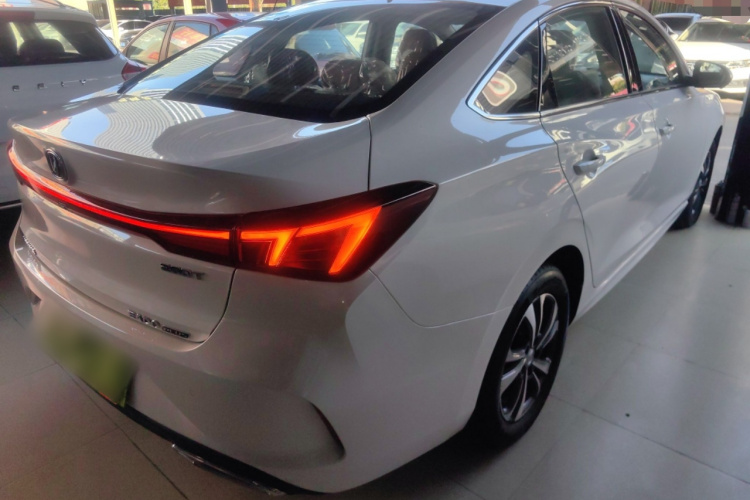 长安 逸动 2024款 PLUS 蓝鲸NE 1.4T GDI DCT高能版车身外观7