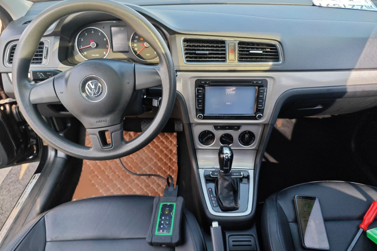 大众 朗逸 2013款 改款经典 1.6L 自动舒适版中控内饰12