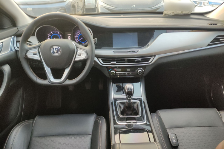 长安 逸动 2018款 1.6L GDI 手动时尚型中控内饰12
