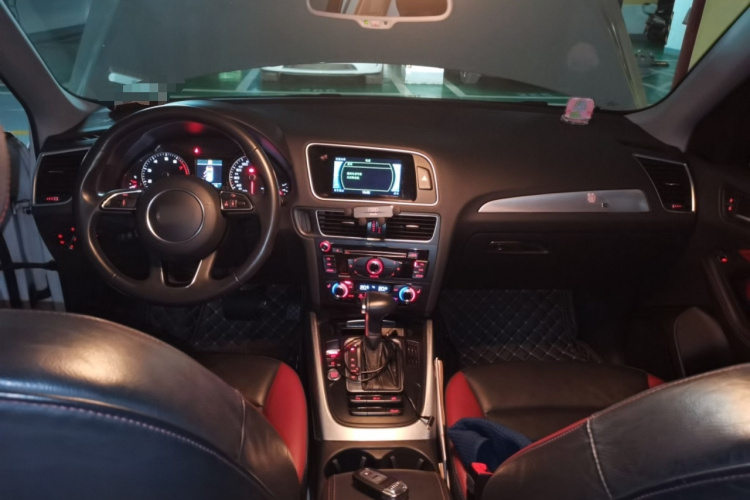 奥迪Q5 2017款 Plus 40 TFSI 技术型中控内饰7002