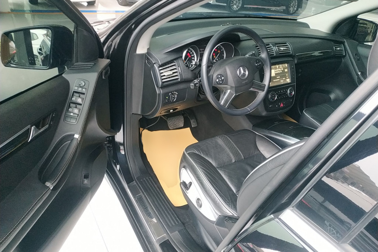 奔驰R级 2017款 R 320 4MATIC 商务型臻藏版中控内饰7003