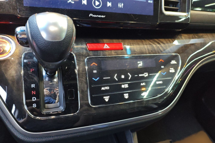 本田 艾力绅 2019款 2.0L 混动豪华版局部细节16